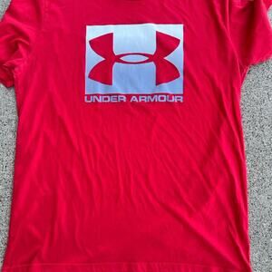Under Armour men’s XL, Loose fit, T-shirt, short sleeve, HEAT GEAR, Red